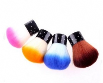001 nail dust brush